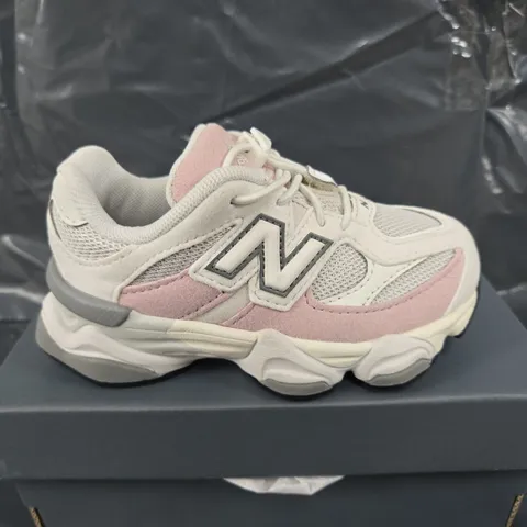 BOXED PAIR OF NEW BALANCE KIDS 9060 TRAINERS IN GREY/PINK - UK 7.5K