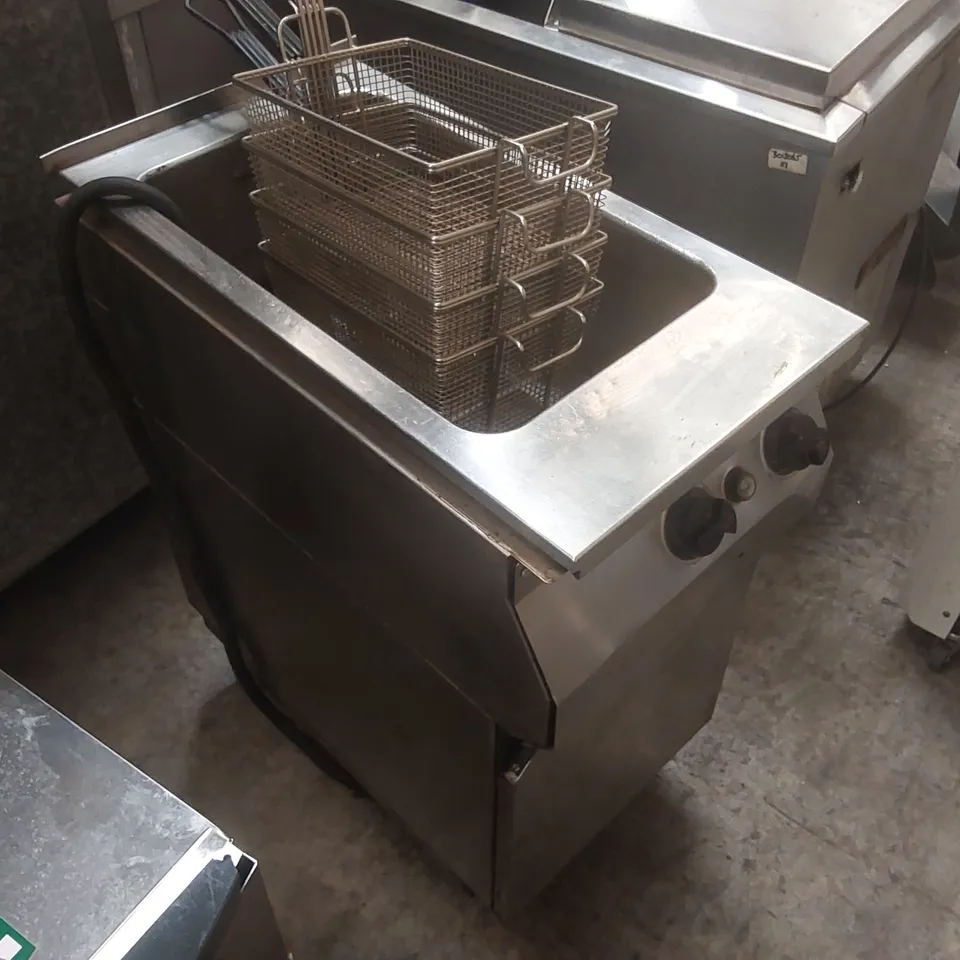 COMMERCIAL ELECTRIC FRYER