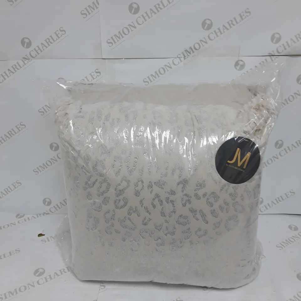 JULIEN MACDONALD SET OF 2 OFF WHITE CUSHIONS 