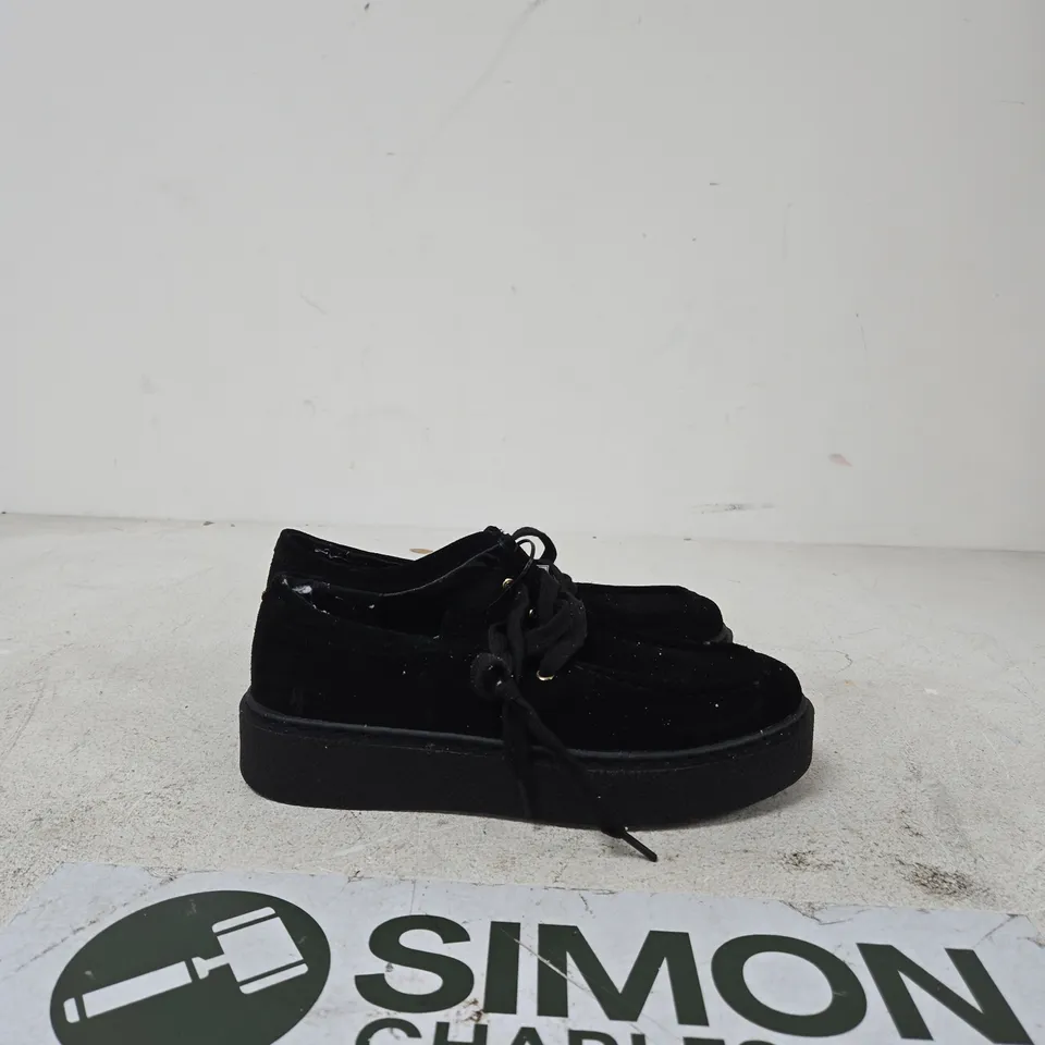 HUSH PUPPIES BLACK SUEDE PLATFORM SHOES WITH LACE-UP – UKE SIZE 8