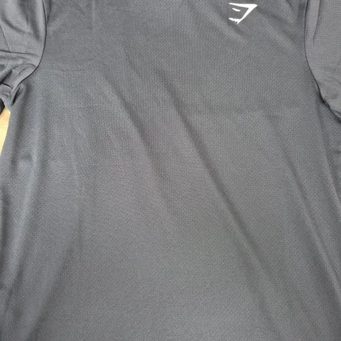 GYM SHARK ARRIVAL T-SHIRT IN NAVY SIZE SMALL
