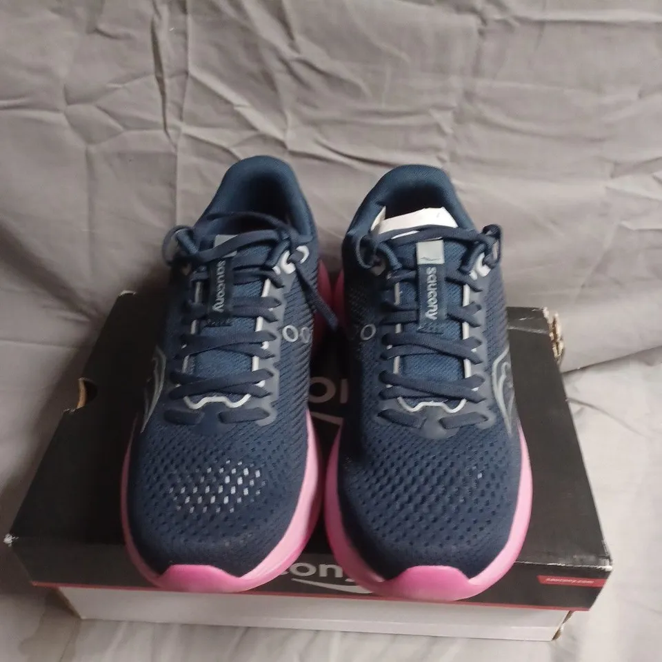 BOXED PAIR OF SAUCONY WOMEN'S RUNNING SHOES – NAVY WITH PINK SOLE - UK SIZE 7.5