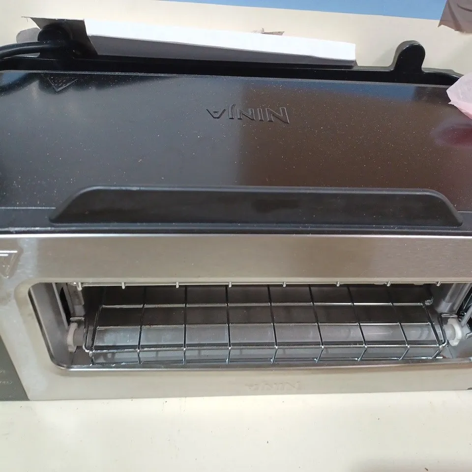 BOXED NINJA 2 IN 1 TOASTER & GRILL ST100UK