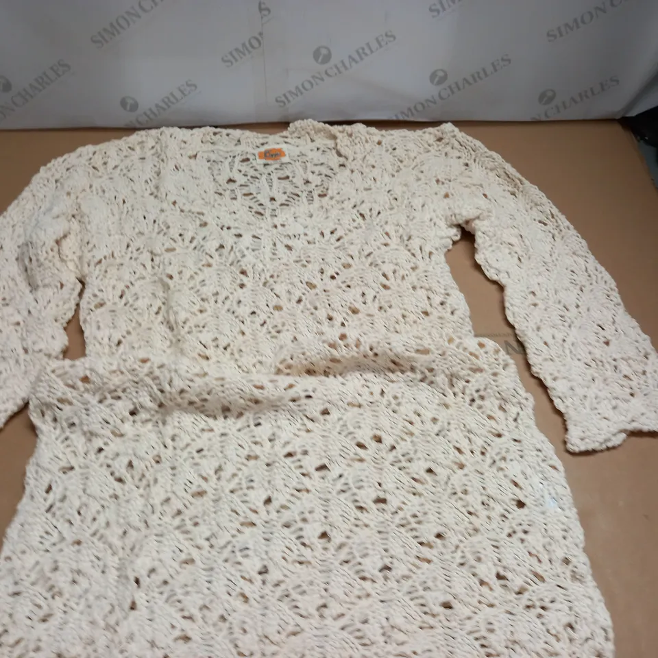 LOT OF APPROXIMATELY 20 CAPPIO CROCHET PULL JUMPERS - SIZE UNSPECIFIED