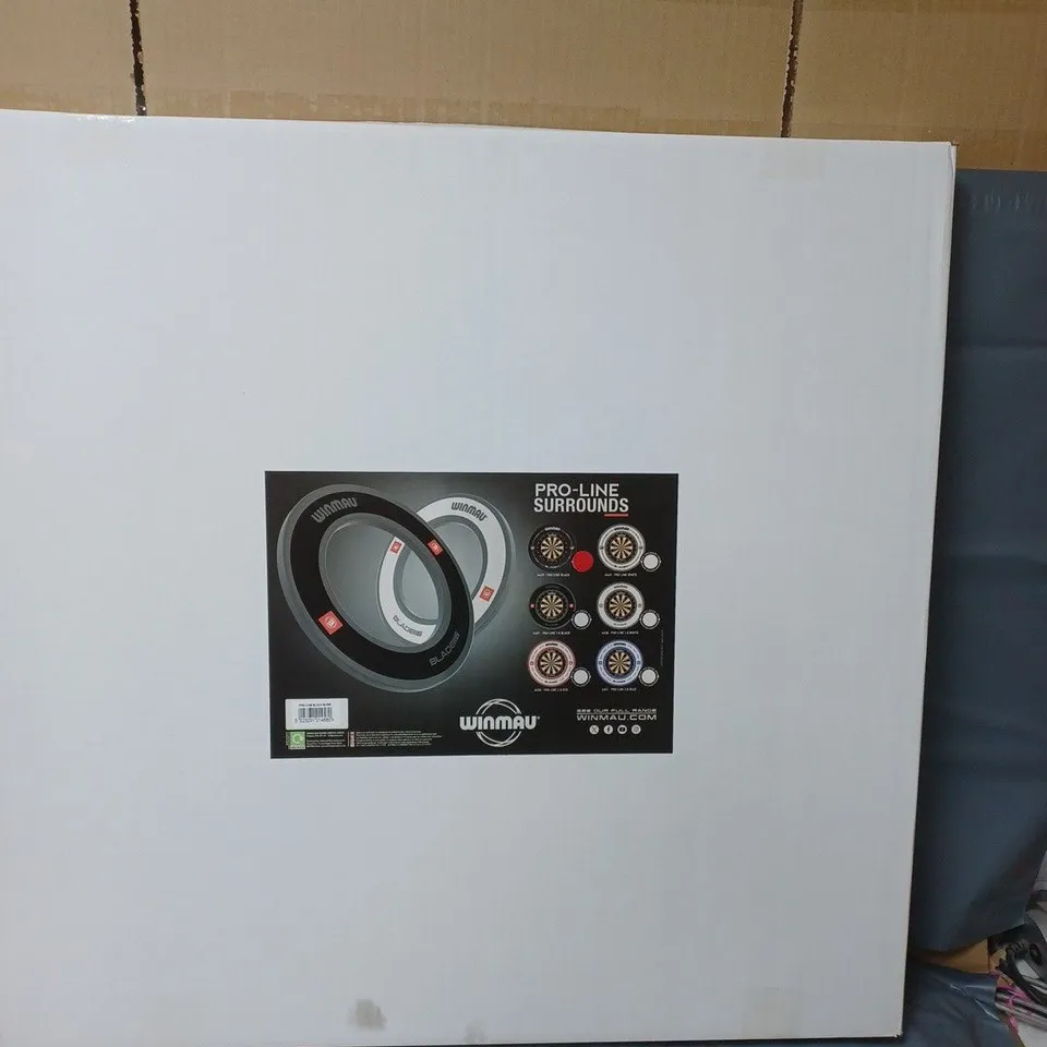 WINMAU DARTBOARD, PLASMA 360 DARTBOARD LIGHT AND DARTBOARD SURROUND
