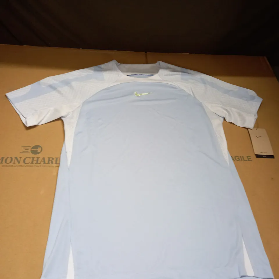 LIGHT BLUE NIKE DRI-FIT T-SHIRT SIZE M