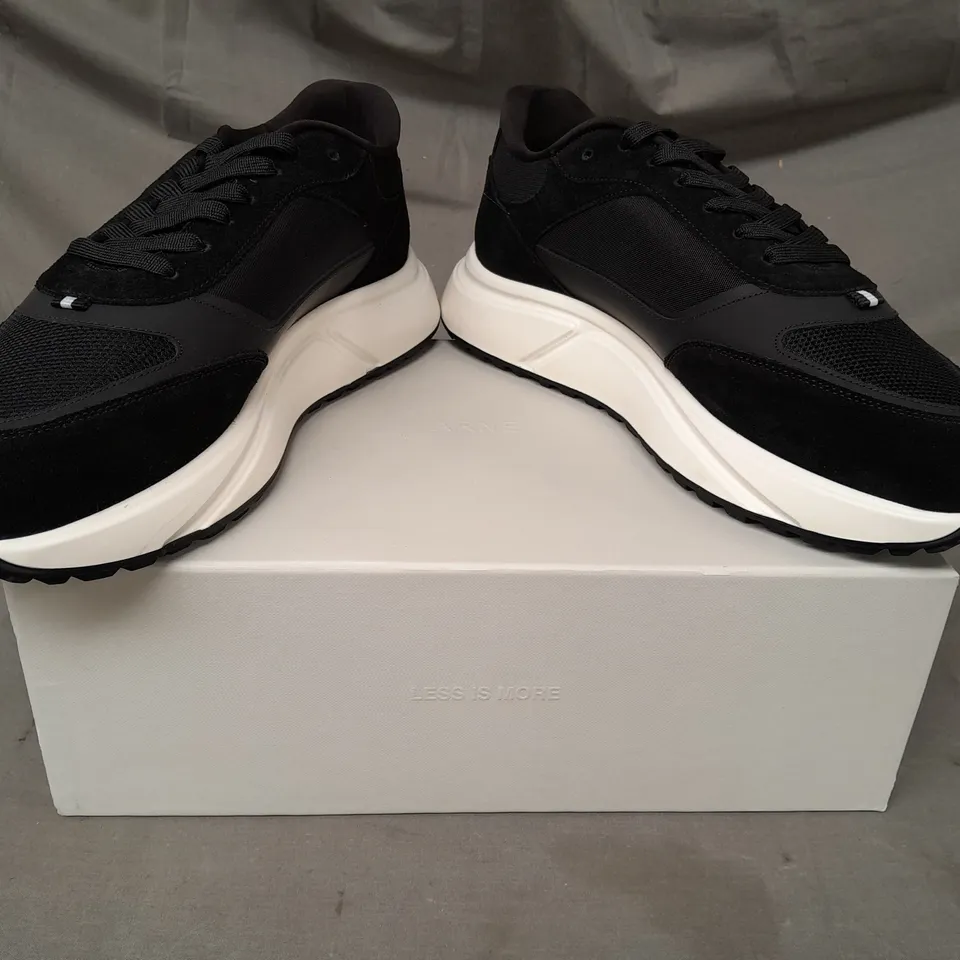 BOXED PAIR OF ARNE TECHNICAL RUNNER SHOES IN BLACK UK SIZE 12