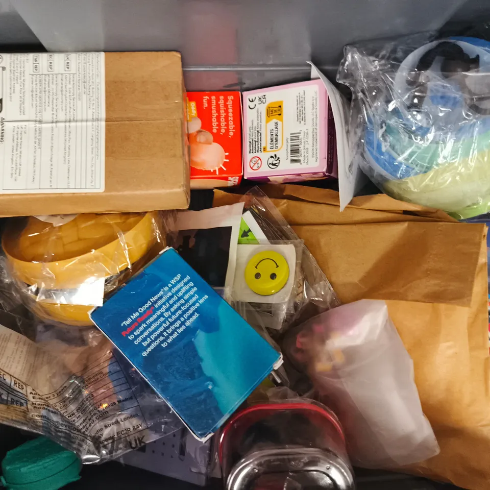 APPROXIMATELY 10 ASSORTED TOYS AND GAMES