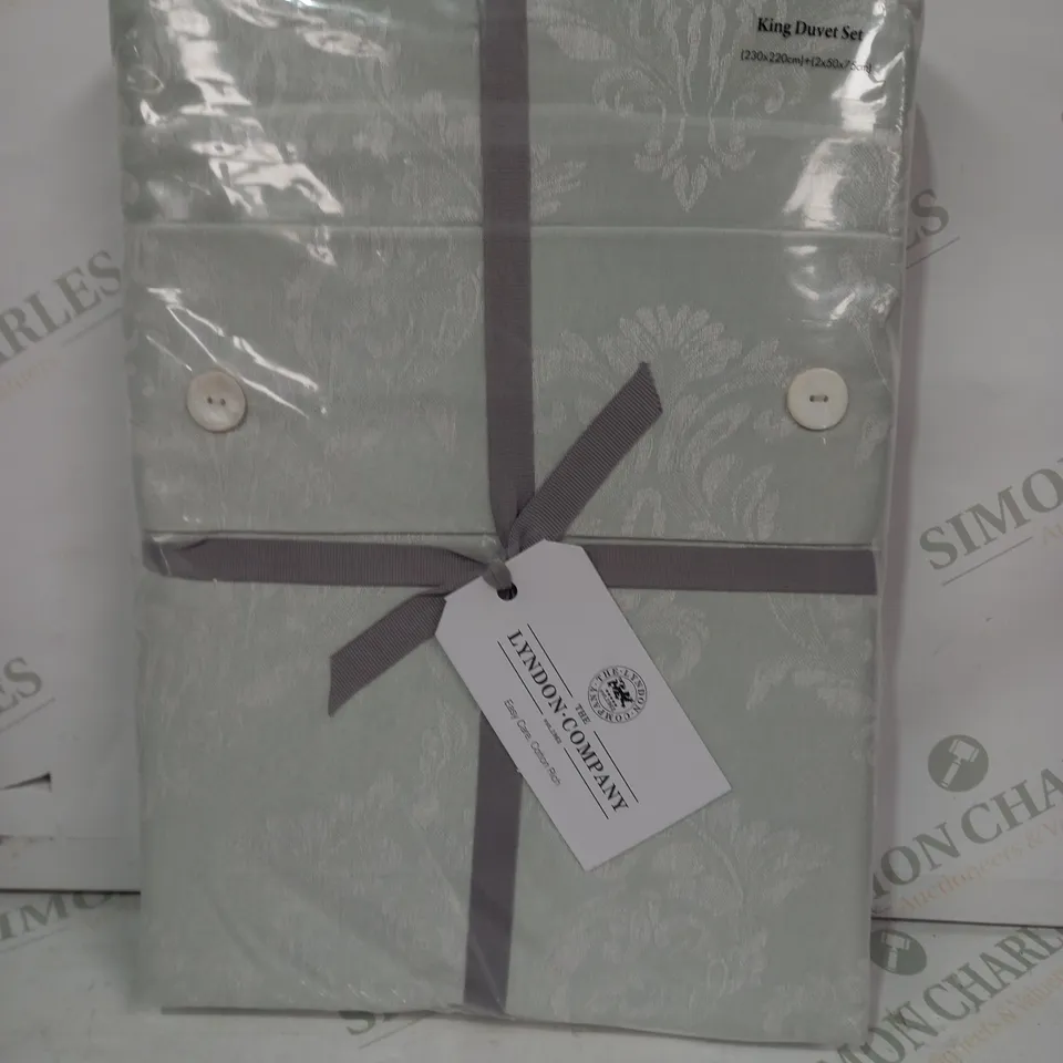 THE LYNDON COMPANY KING SIZE DUVET SET IN VERSAILLES DUCK EGG