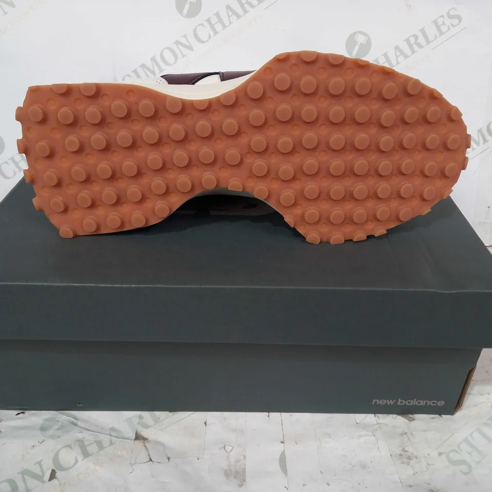 BOXED PAIR OF NEW BALANCE SHOES IN WHITE/BROWN UK SIZE 6.5