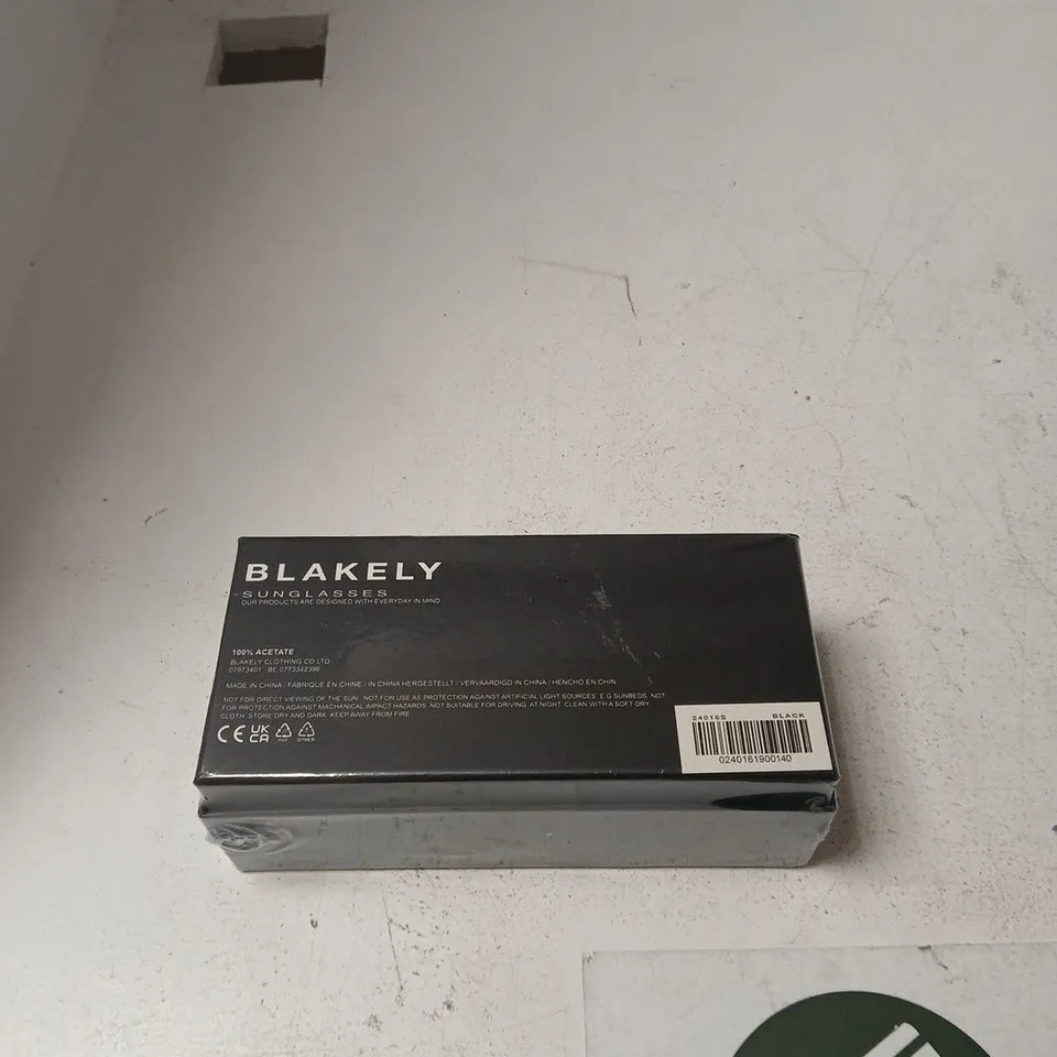 BLAKELY SUNGLASSES – BLACK