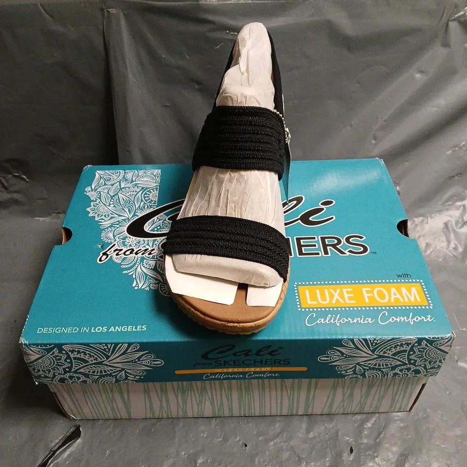 BOXED PAIR OF SKECHERS SHEER LUCK SANDALS - 5