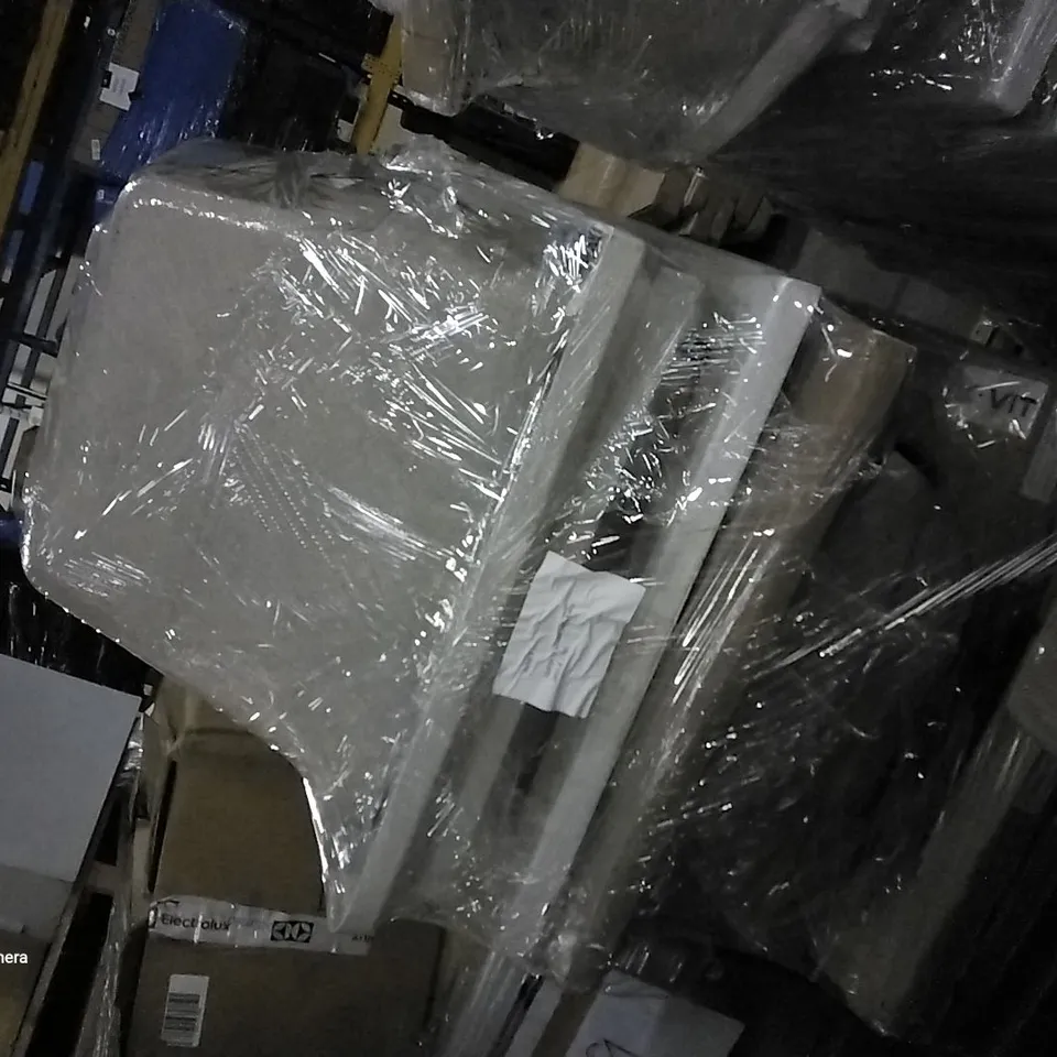 PALLET OF APPROXIMATELY 12 MIXED DEEP BATHS 1800 & 1700