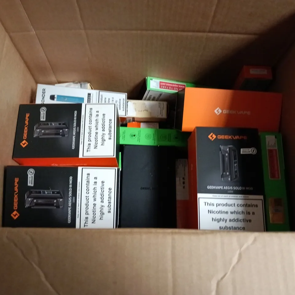 LOT OF APPROXIMATELY 30 ASSORTED VAPING ITEMS TO INCLUDE GEEKVAPE, SONDER AND VAPORESSO