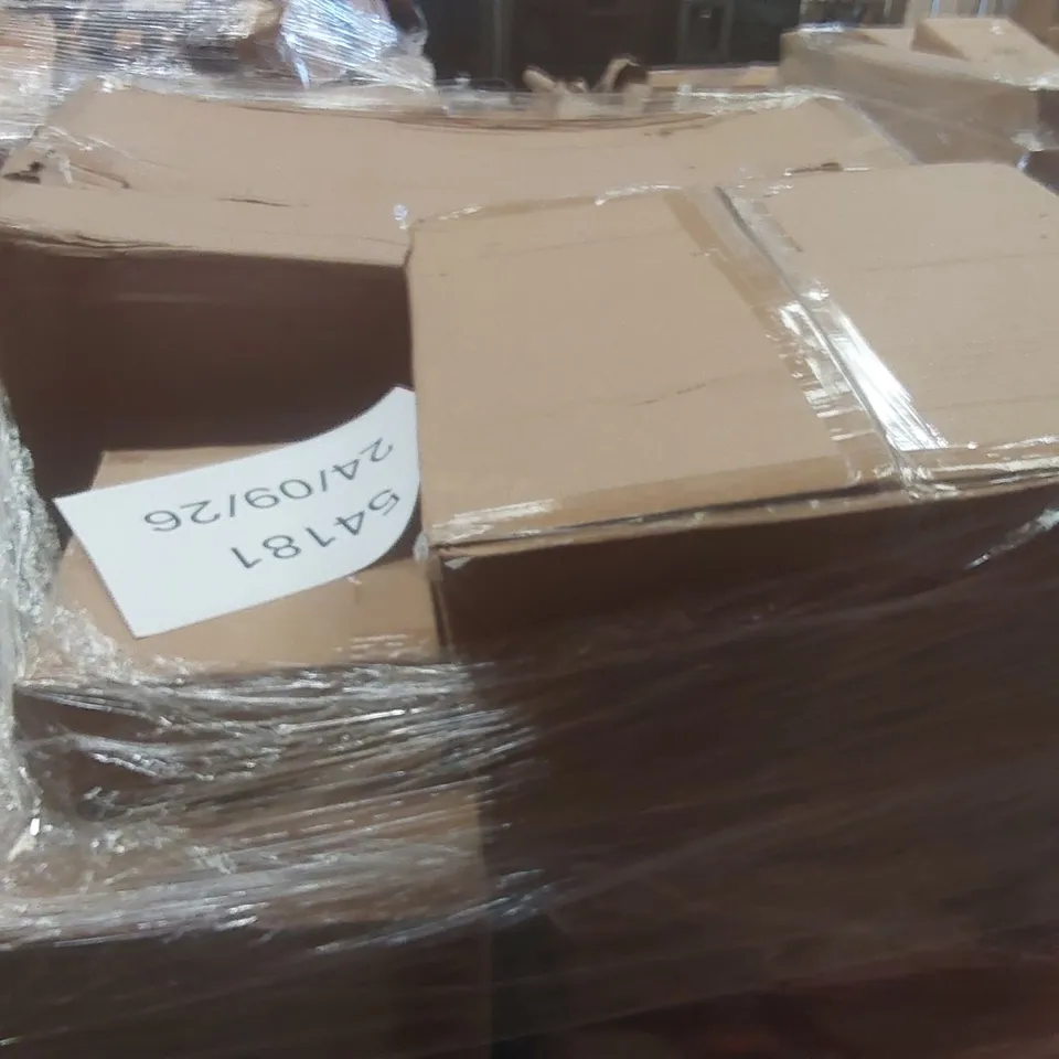 PALLET CONTAINING A VERY LARGE QUANTITY OF ASSORTED DESIGNER LIGHTING PRODUCTS