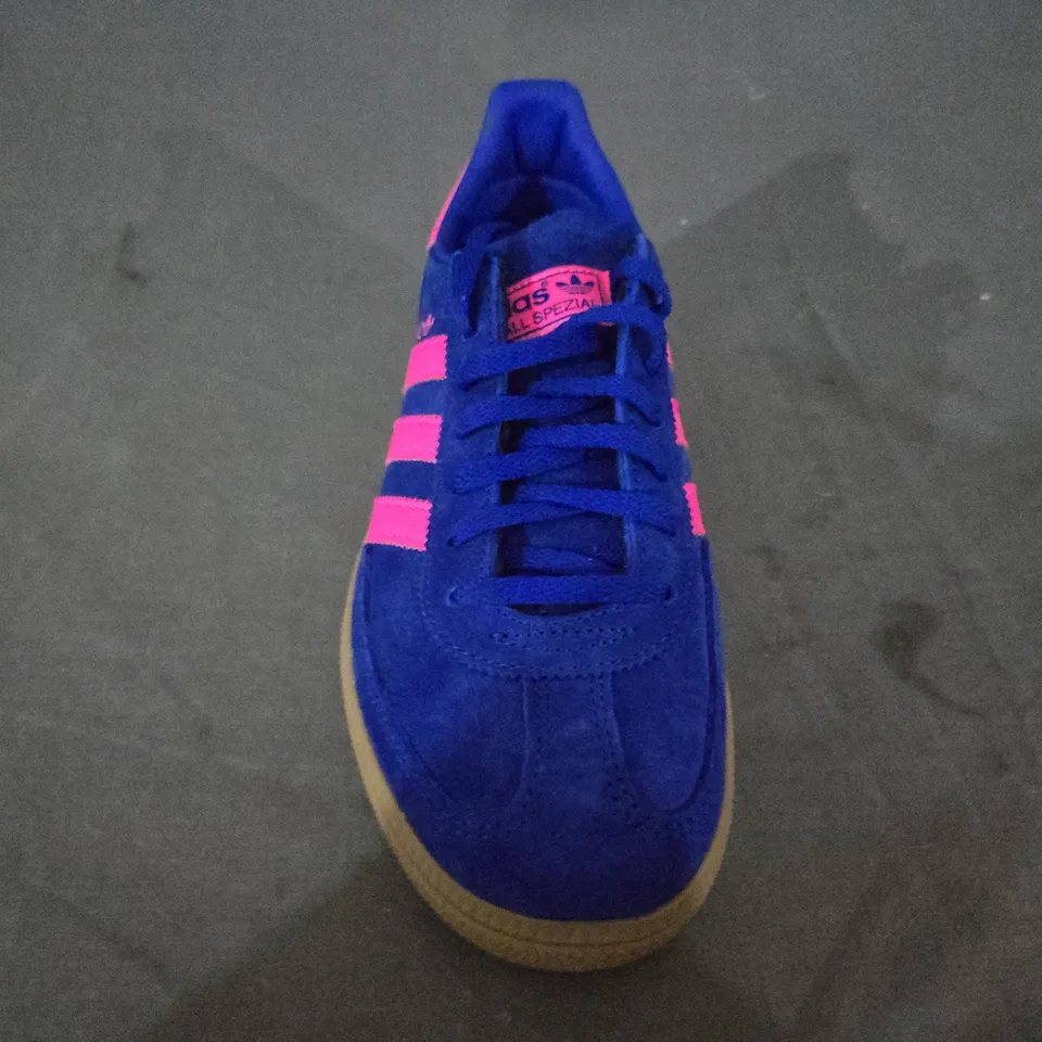 BOXED PAIR OF ADIDAS HANDBALL SPEZIAL SHOES IN NAVY/PINK UK SIZE 6.5