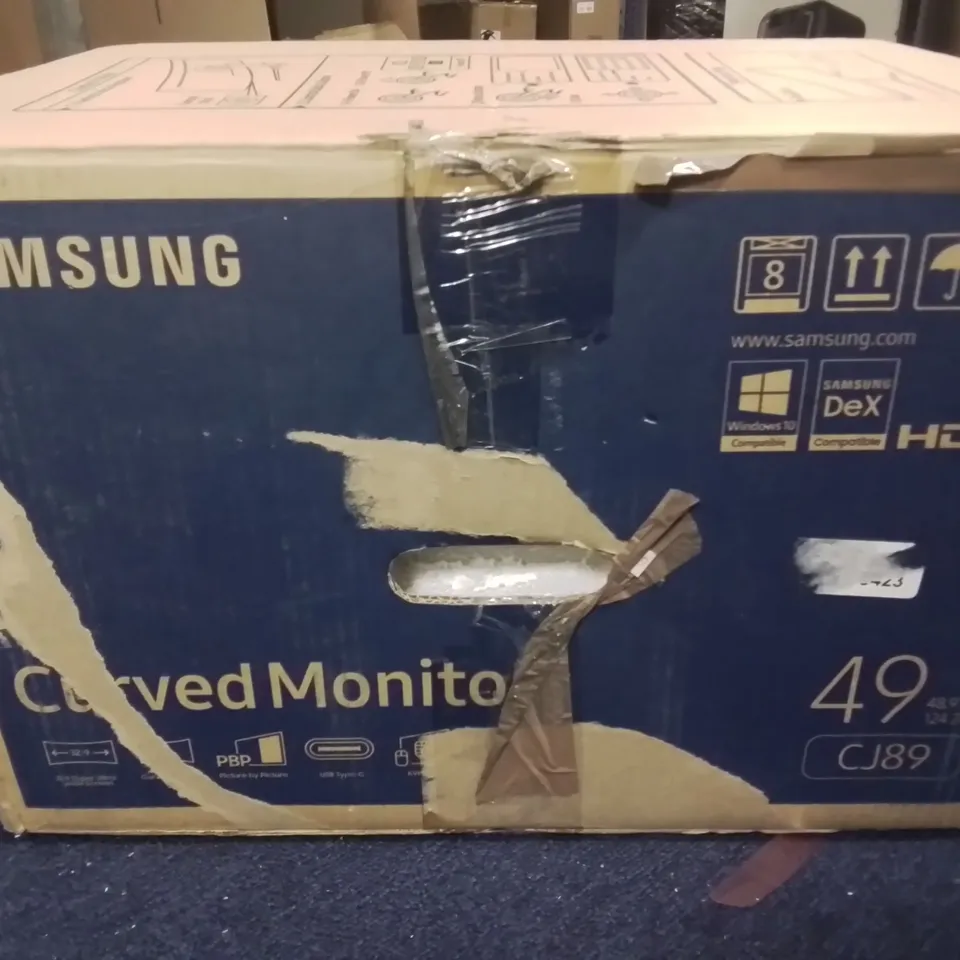 SAMSUNG CURVED 49" MONITOR WITH STAND