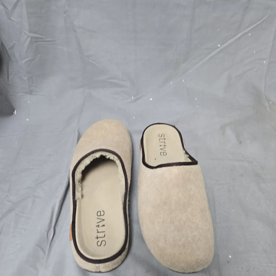 STRIVE SLIPPERS – BEIGE/GREY, LINING – WOMEN'S PAIR-SIZE UK 7