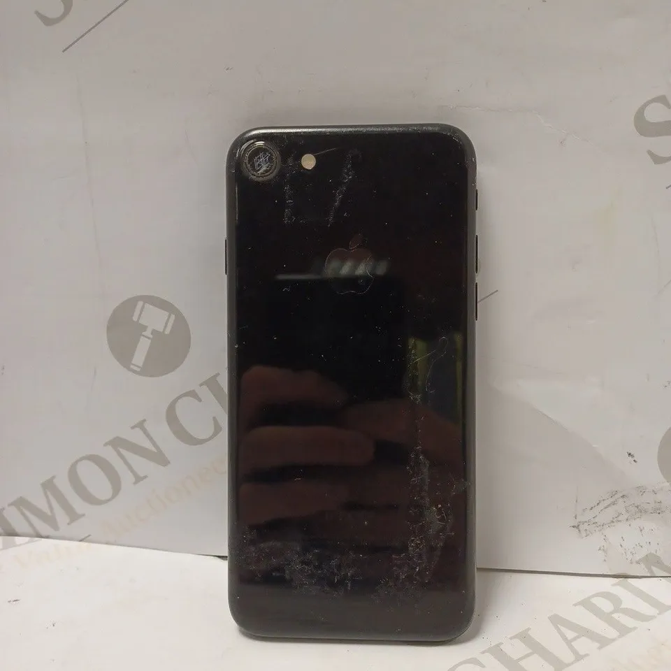 BOXED APPLE IPHONE 7 IN BLACK