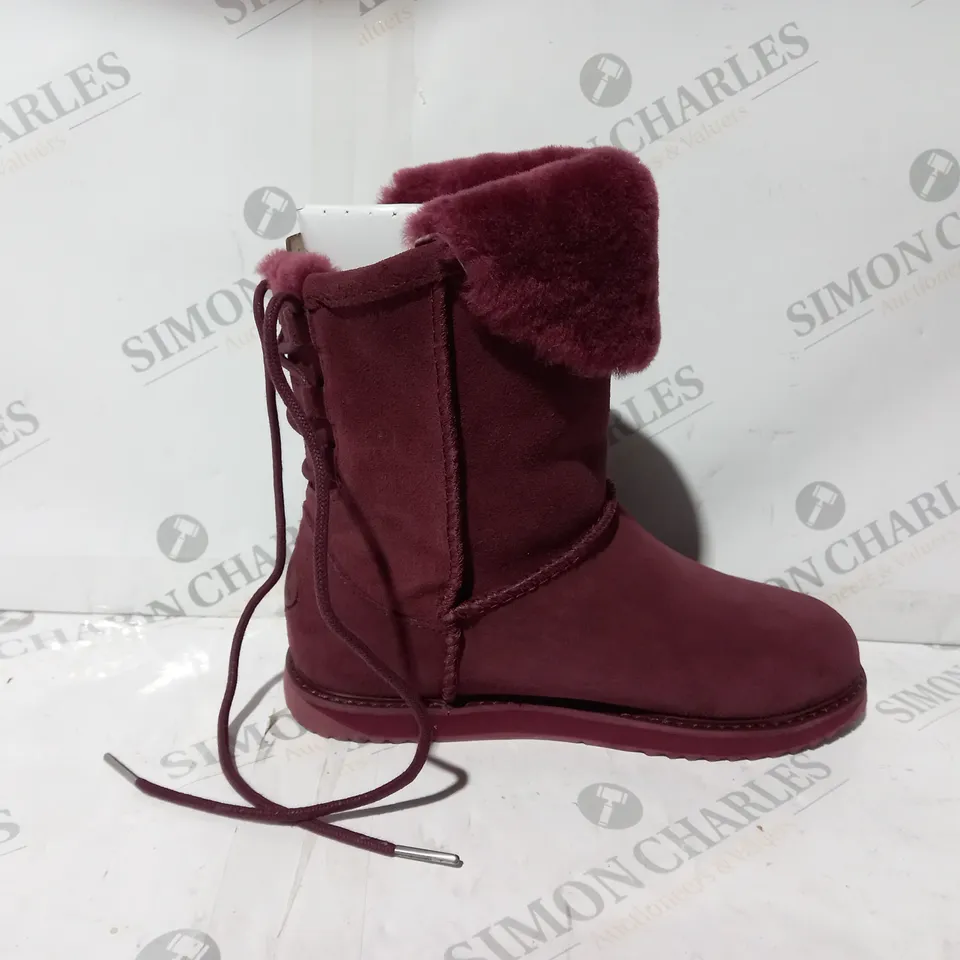 BOXED PAIR OF EMU BIRDWOOD BOOTS IN MERLOT UK SIZE 46