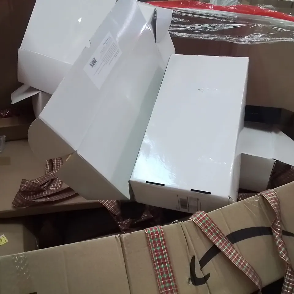 PALLET OF ASSORTED HOUSEHOLD GOODS AND PRODUCTS TO INCLUDE;TOILET SEAT,CLIMBING SET,CHRISTMAS BOX