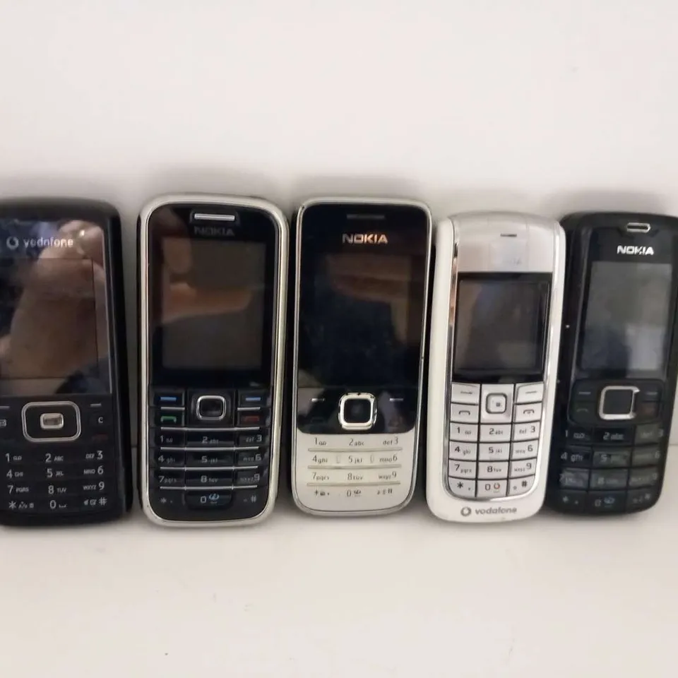 FIVE ASSORTED RETRO MOBILE PHONES
