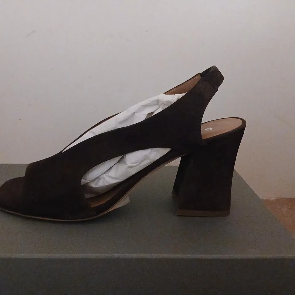 SCOOP CUT SLING BACK CURVED HEEL SANDAL – WOMEN'S, UK 6 (EU 39)