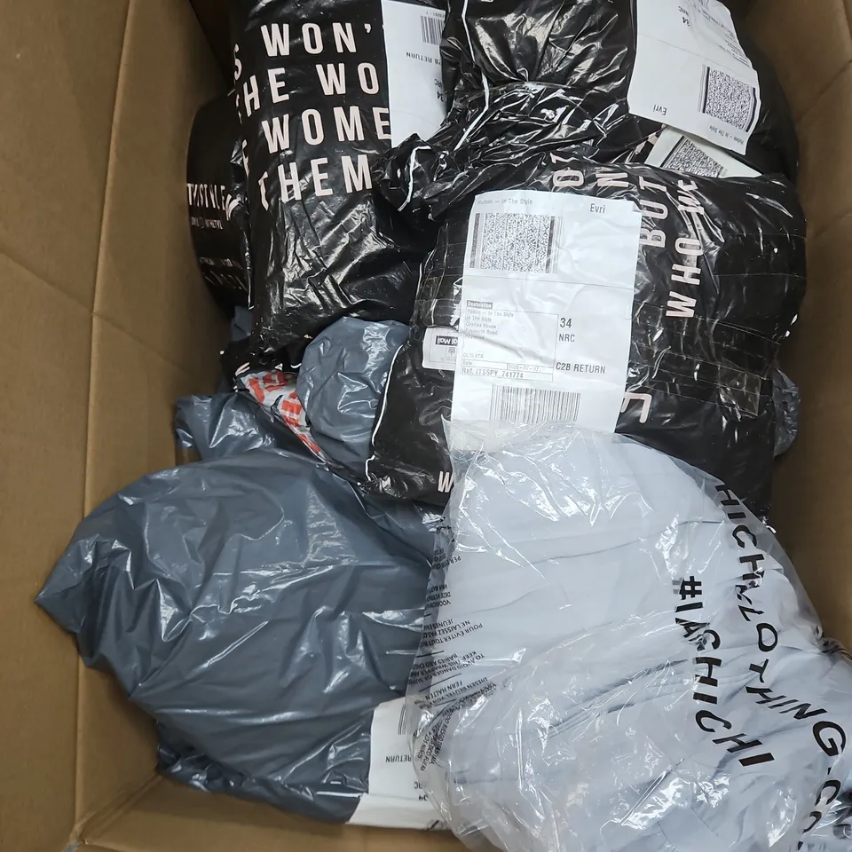 APPROXIMATELY 20 ASSORTED CLOTHING ITEMS IN VARIOUS STYLES AND SIZES 