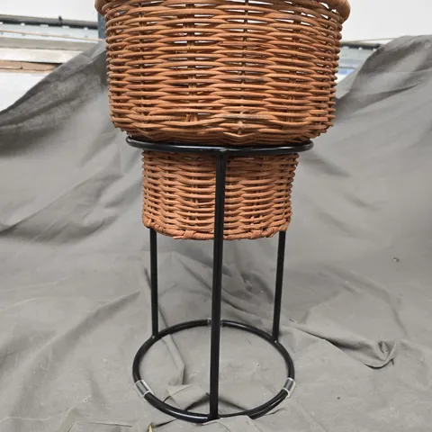 PLANTER ON METAL STAND 