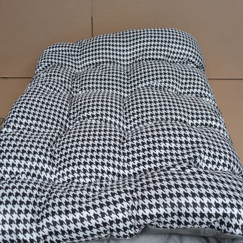 HOUNDSTOOTH UPHOLSTERED LOUNGE CUSHION