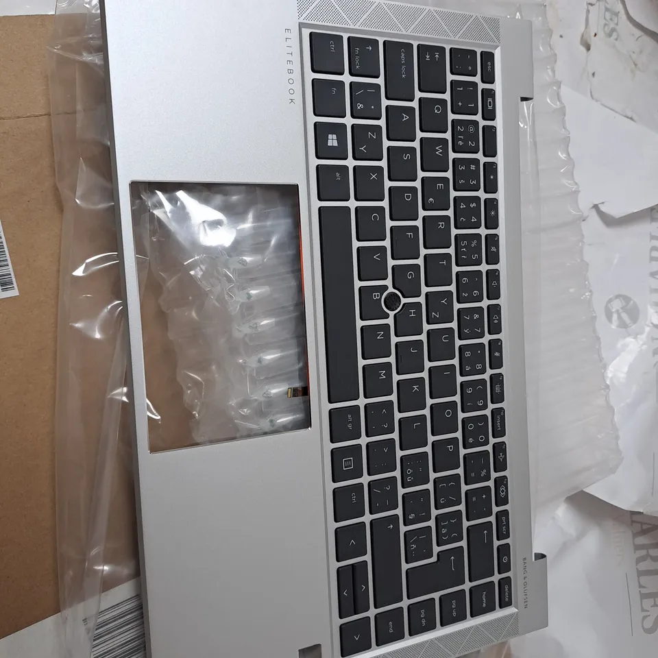 TWO BOXED BRAND NEW HP LAPTOP KEYBOARDS M07090-FL1