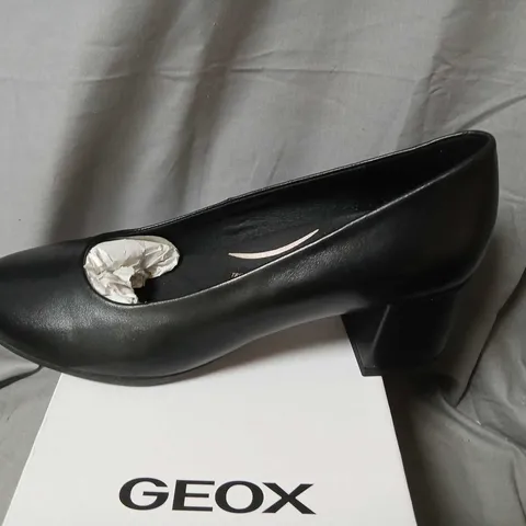 GEOX WOMENβS BLACK LEATHER PUMPS, UK 6 (EU 39) β BOXED
