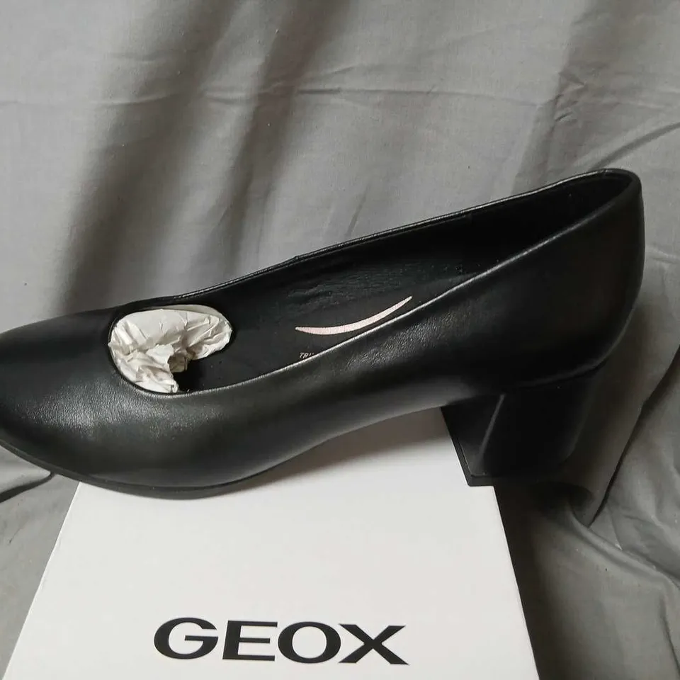 GEOX WOMEN’S BLACK LEATHER PUMPS, UK 6 (EU 39) – BOXED