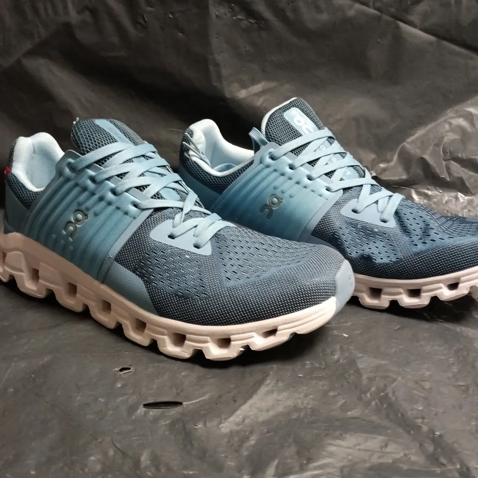 PAIR OF ON CLOUDSWIFT TRAINERS IN BLUE SIZE UK 9