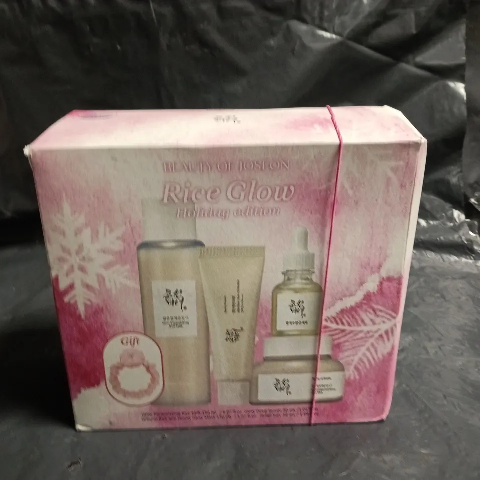 RICE GLOW HOLIDAY EDITION BEAUTY SET – PINK BOXED SKINCARE