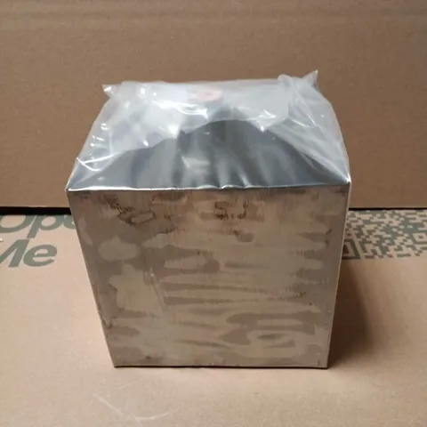 LESLIE'S CUBE TIN 130MM SIDES 