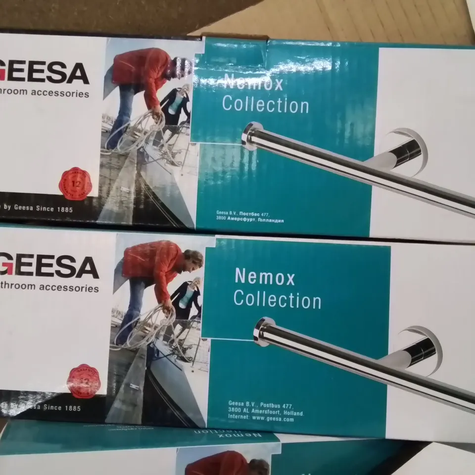 MIXED BOX OF BATHROOM FIXTURES: TOWEL HOLDERS, GLASS HOLDER, TOILET ROLL HOLDERS ECT.