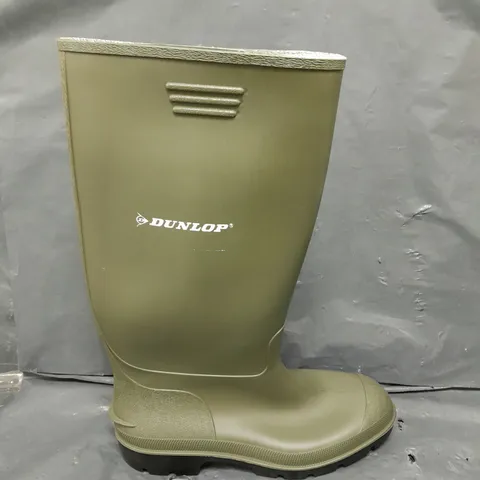 PAIR OF DUNLOP PRICEMASTOR WELLINGTON BOOTS - 8