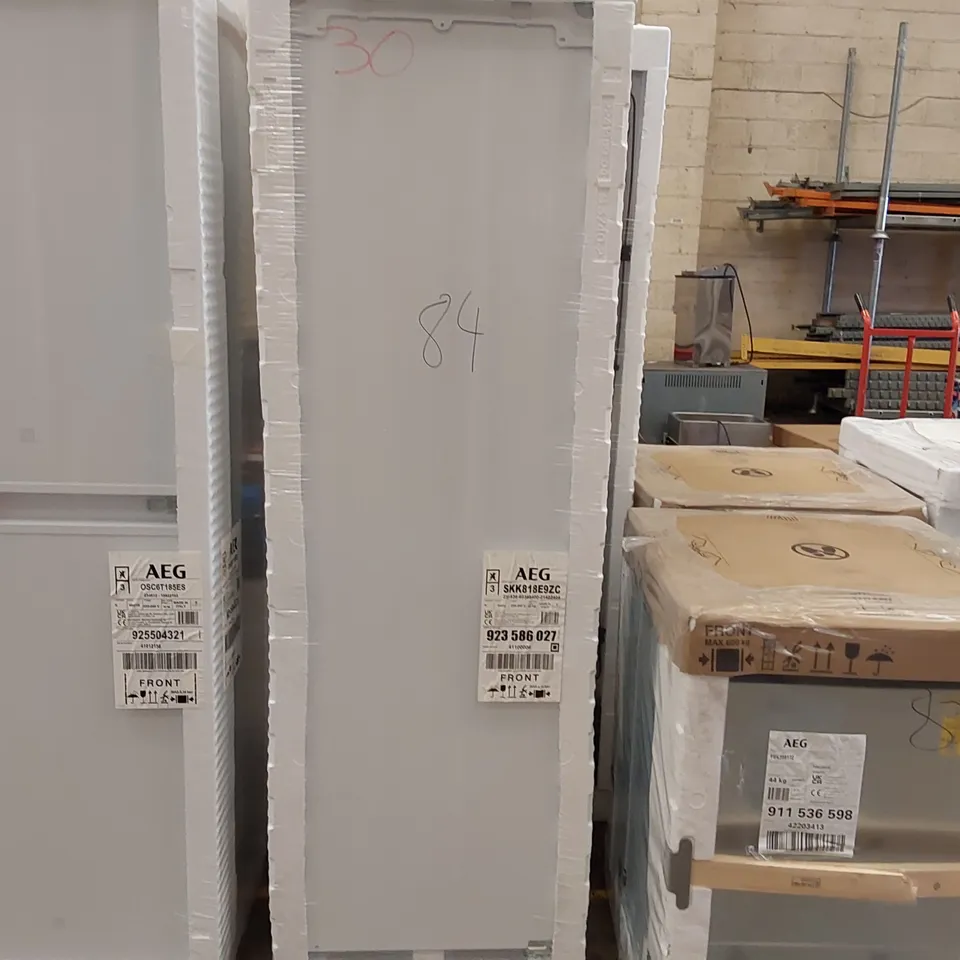 AEG 9000 SERIES 176.9cm  BUILT-IN REFRIGERATOR  Model SKK818E9ZC