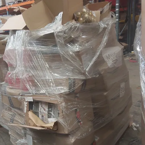 PALLET TO CONTAINING A VERY LARGE QUANTITY OF ASSORTED ITEMS INCLUDING: CHRISTMAS BAUBLES, COLLAPSIBLE HOUSEHOLD BUCKET, SHAPE SORTER BUS, PICNIC DINING SET ECT