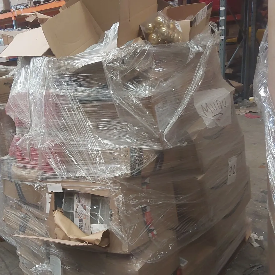 PALLET TO CONTAINING A VERY LARGE QUANTITY OF ASSORTED ITEMS INCLUDING: CHRISTMAS BAUBLES, COLLAPSIBLE HOUSEHOLD BUCKET, SHAPE SORTER BUS, PICNIC DINING SET ECT
