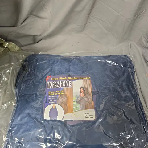 BOX OF APPROXIMATELY 10 TOPAZ HOODIE BLANKET - ONE SIZE - BLUE