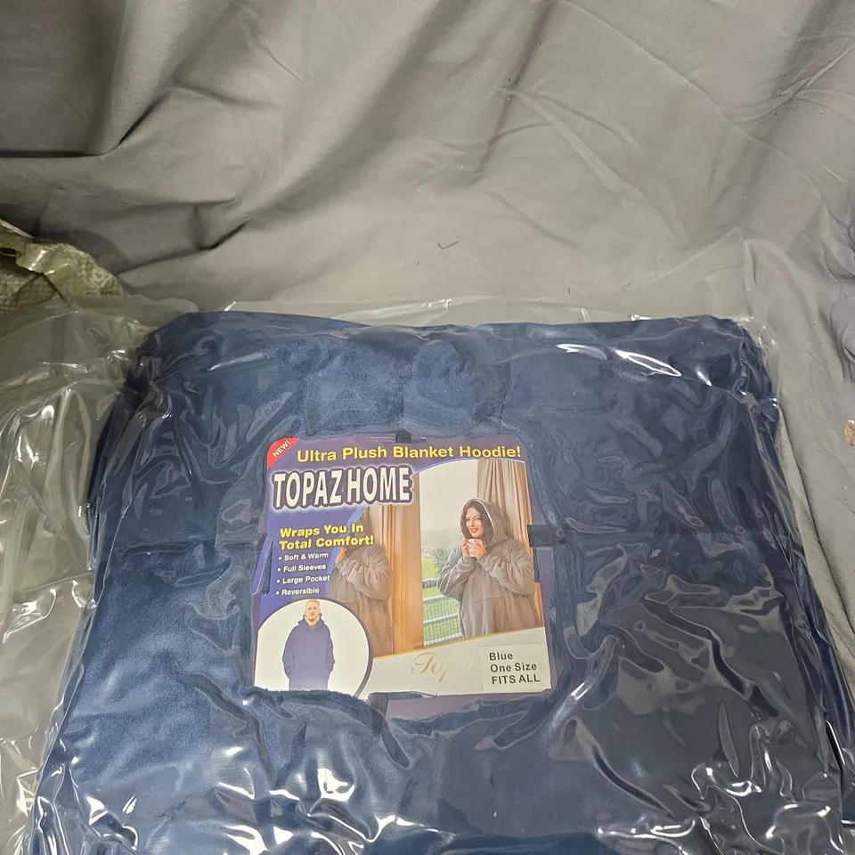 BOX OF APPROXIMATELY 10 TOPAZ HOODIE BLANKET - ONE SIZE - BLUE