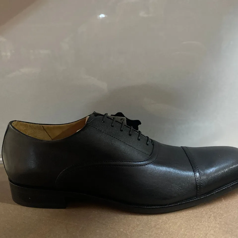 PAIR OF AUTOGRAPH BLACK LEATHER SHOES SIZE 10.5