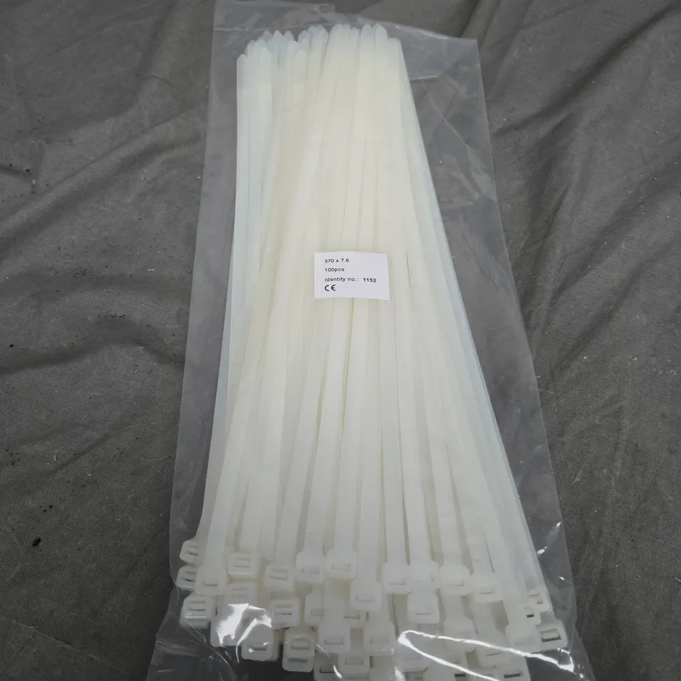 BOX OF APPOXIMATELY 4000 NATURAL CABLE TIES 