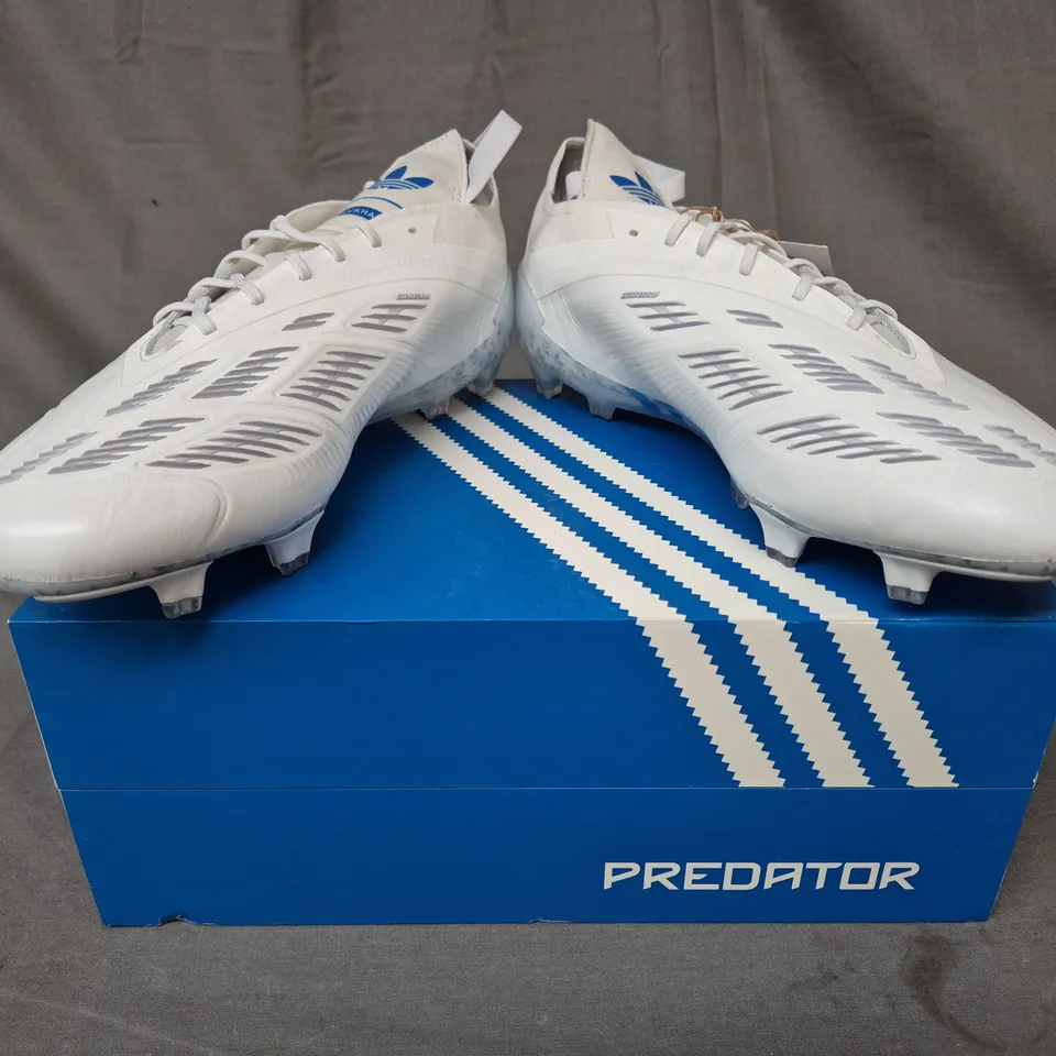 BOXED PAIR OF ADIDAS PREDATOR ELITE FOOTBALL BOOTS IN WHITE UK SIZE 9