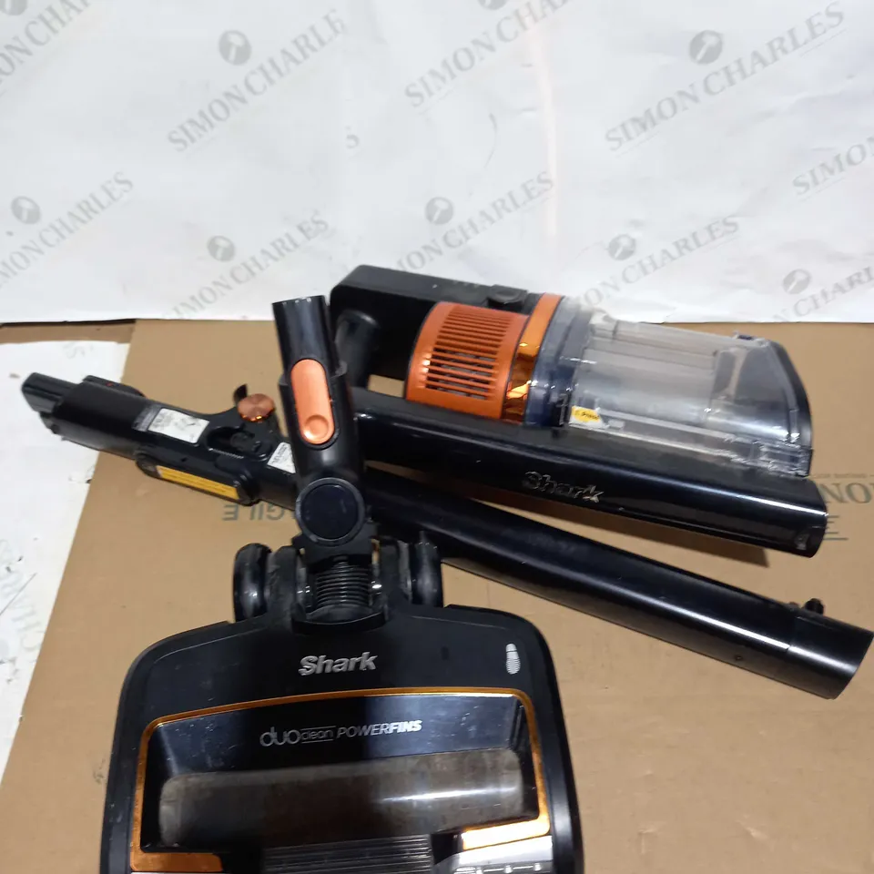 SHARK IZ300UK CORDLESS STICK VACUUM CLEANER 