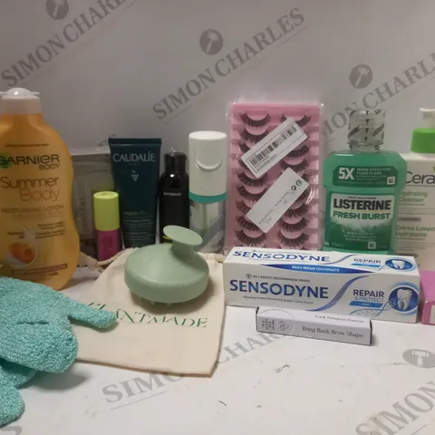 BOX OF APPROX 12 ASSORTED BEAUTY PRODUCTS TO INCLUDE GARNIER MOISTURISING LOTION, CAUDALIE DETOX MASK, LISTERINE MOUTHWASH, ETC