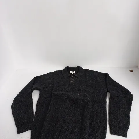 OCTOBRE EDITIONS DARK GREY KNITTED POLO JUMPER β SIZE XL (MEN'S)