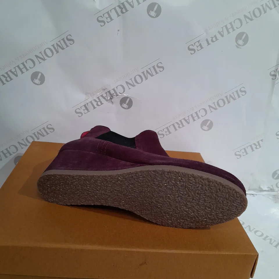 BOXED PAIR OF WHITE STUFF ISSY SUEDE WEDGE BOOTS IN PURPLE - UK SIZE 7